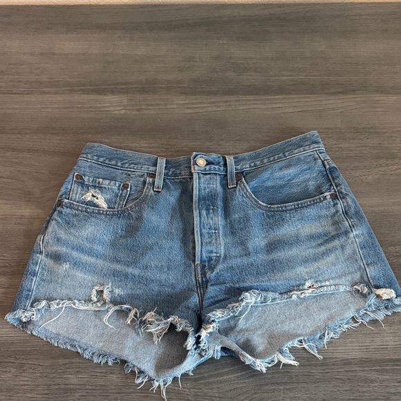 Levi's Classic 501 Blue Frayed Jean Shorts - Picture 1 of 5
